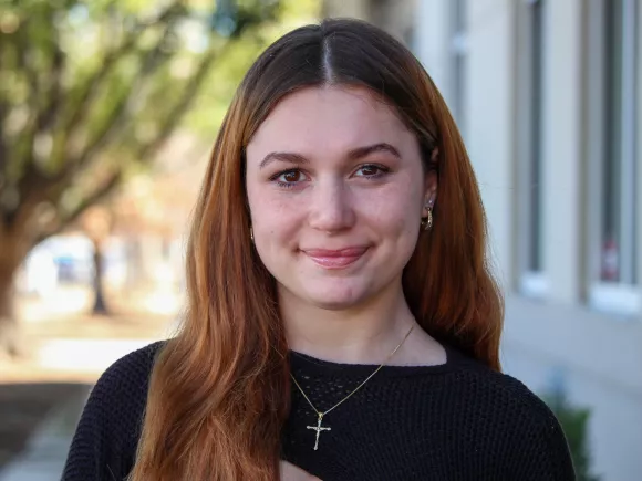 Headshot of Bella Grudzinski